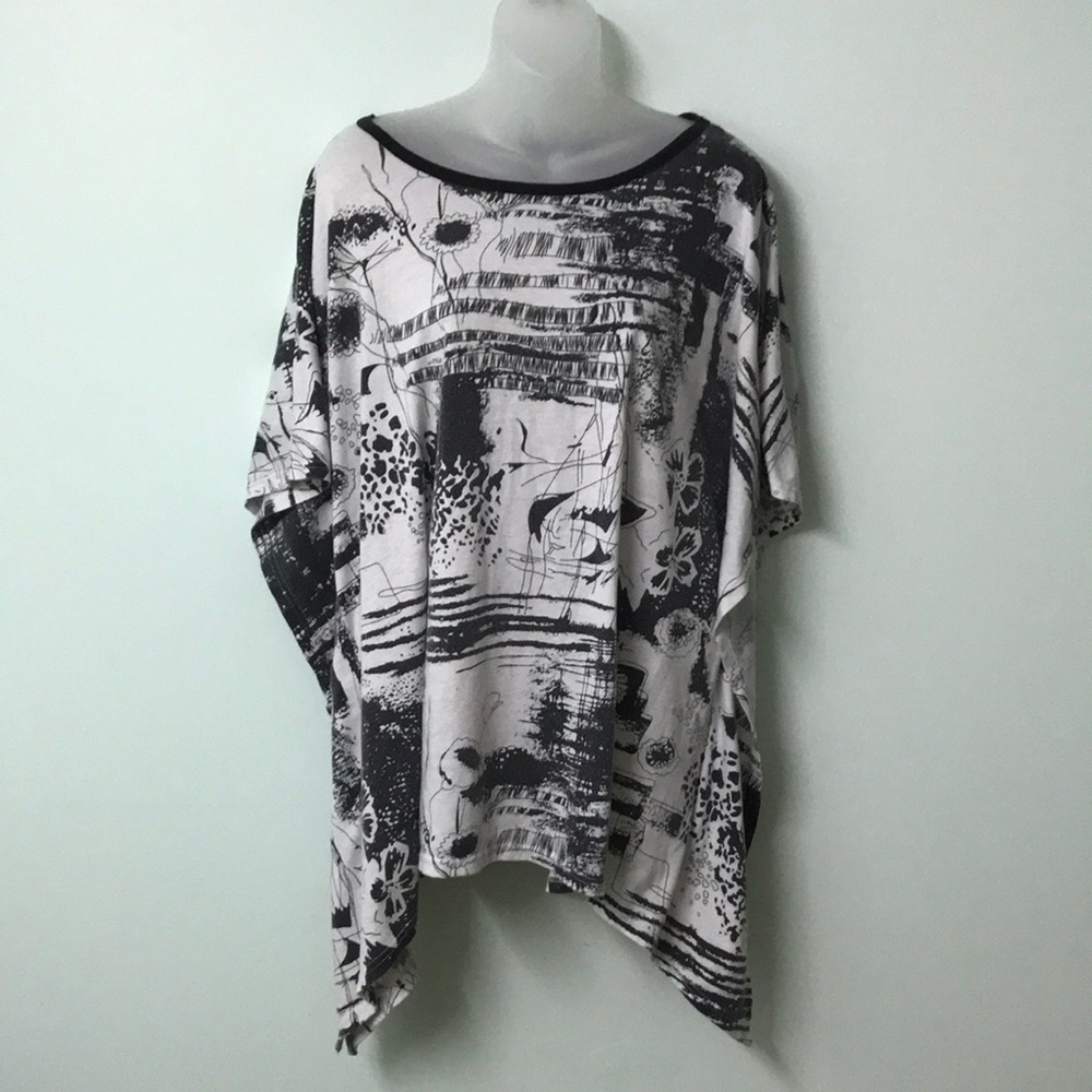 8/$25💐🌸🌺artsy top